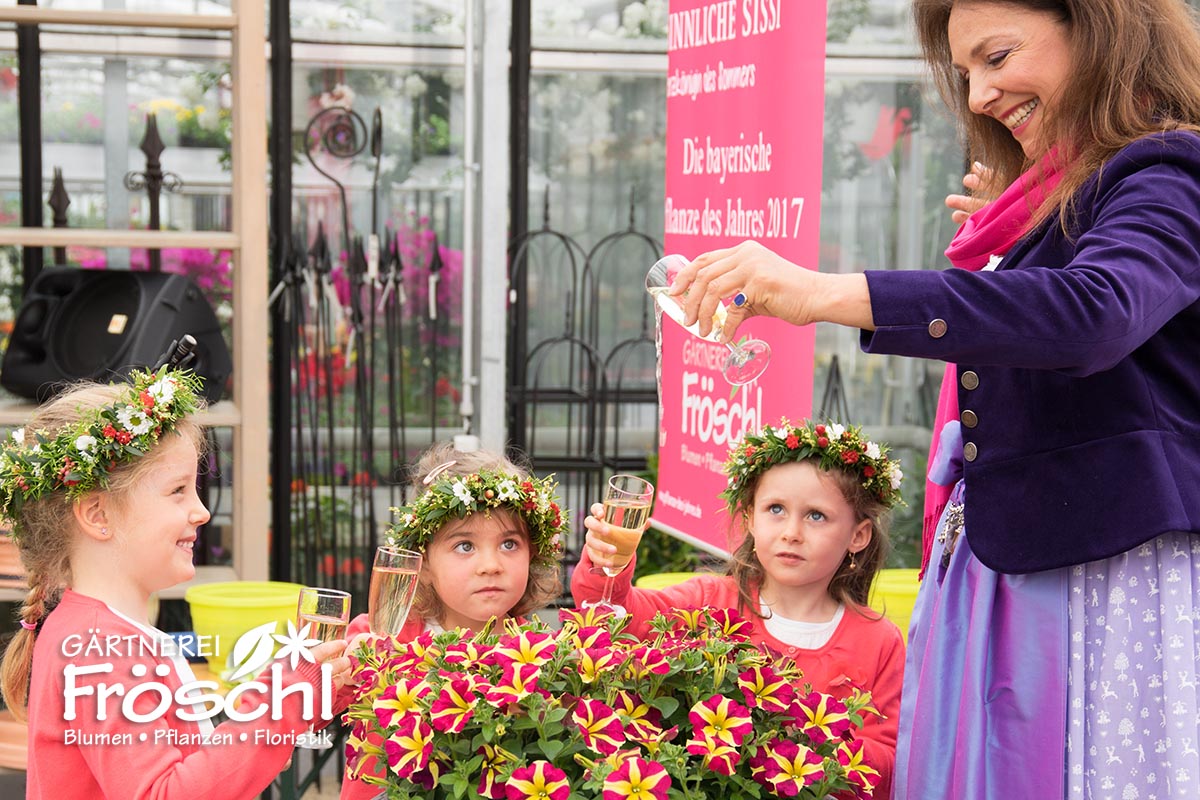 Die Taufe der Sinnlichen Sissi bei Blumen Pflanzen Floristik Fröschl